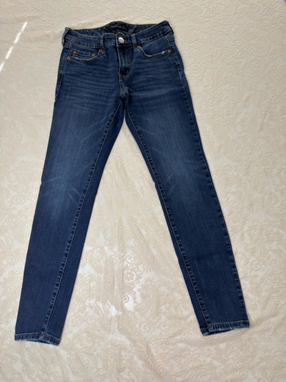 Aeropostale Women’s Dark Blue Stretch Skinny Jeans (Size 4)